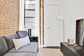 LES 1BR w WD nr BD Train Park NYC-825